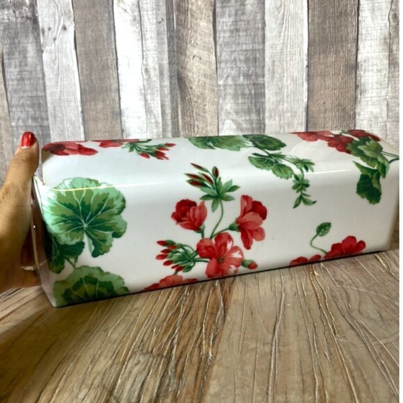 Vintage Strawberry Print Basket - Picture 5 of 6